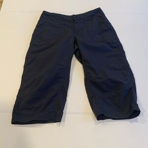 L.L. Bean Women’s Size 6 Small Navy Blue Lightweight Nylon Cropped Capri Pants
